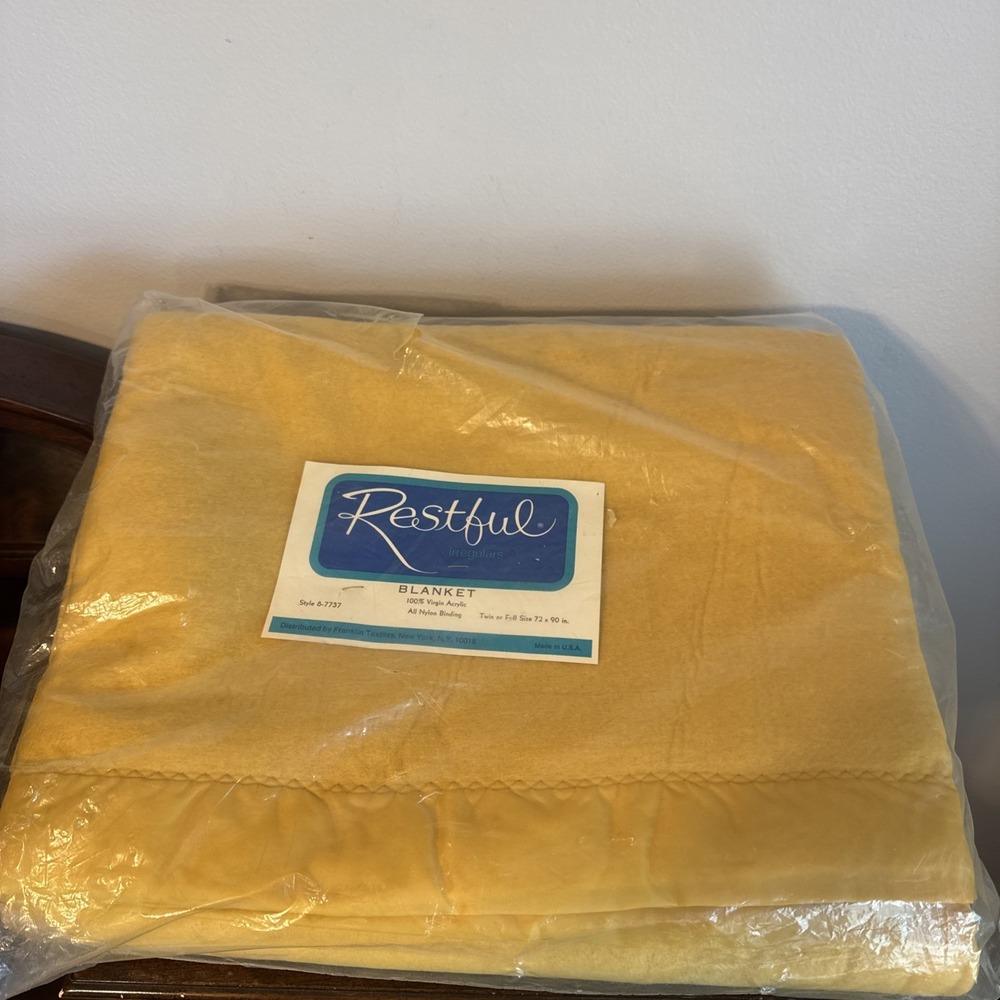 72"x90" USA Restful Irregulars Blanket NIP Vintage Solid Color #8-7737